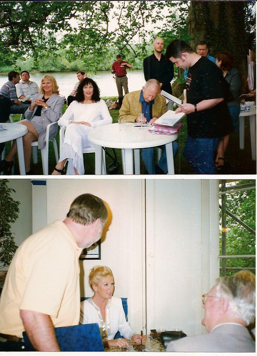 Les actrices-fétiches Veronica Carlson, Martine Beswicke, Julie Edge en compagnie de  James Bernard lors d'une réunion commémorative de la Hammer aux studios de Bray en 1999 (photos copyright Georges Nahon)