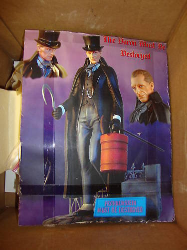 Peter Cushing en modèle réduit ! (voir ci-dessous)