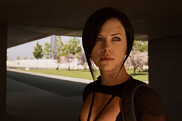 CHARLIZE THERON DANS "THE ROAD" (suite ci-dessous)