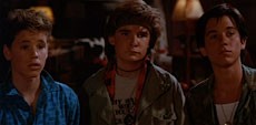 Le personnage de Sam Emerson (Corey Haim) fera son come-back dans "Lost Boys 2", réalisé par P.J. Pesce, revenu tourner de nouvelles scènes entre Sam et les frères Frog (Corey Feldman et Jamison Newlander)...