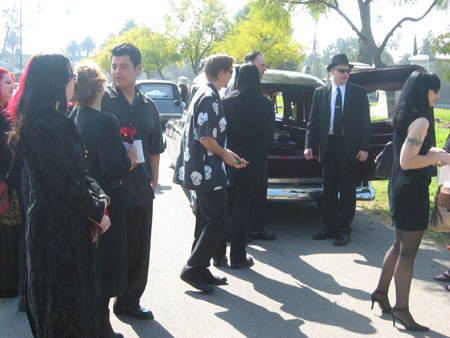 Au cours de cette cérémonie se sont exprimés nombre de ses amis et voisins. Dans l'assistance, on pouvait voir Rob Zombie, Bill Moseley, Don Post (le célèbre créateur de masques), David Show ("The Crow") et de nombreux autres.