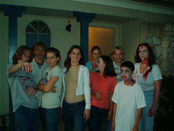 Emily Hagins, qui a fait ensuite l'objet d'un documentaire, "Zombie Girl : The Movie", prépare à présent pour cet été son second long-métrage : "The Relling"  (suite ci-dessous)