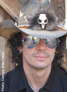 Brian Pulido, créateur des comics "Evil Ernie","Lady Death" et "Purgatory", a en projet le film "The Graves", un survival d'horreur qu'il dirigera d'après son script (suite ci-dessous)