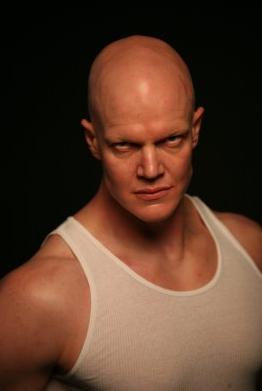 C’est Derek Mears ("La colline a des yeux 2") qui va incarner le nouveau Jason Voorhees dans le remake de "Vendredi 13" destiné à sortir aux USA le 13 février 2009, et réalisé par Marcus Nispel, d’après un scénario de Damian Shannon et Mark Swift.