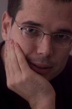 Coproduction germano-franco-hongroise, le drame futuriste "Womb", traitant des efforts accomplis pour surmonter la mort via la manipulation génétique sera  le premier film  en langue anglaise du Hongrois Benedek Fliegau (notre photo).