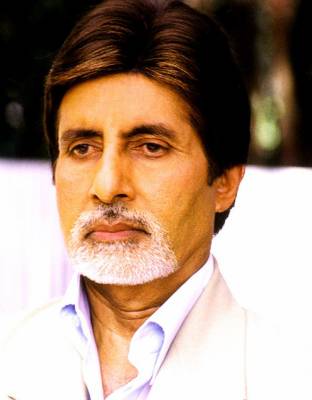 Amitabh Bachban, la star masculine du cinéma indien, va incarner le génie de la lampe dans une nouvelle version d' "Aladin" made in Bollywood (suite  ci-dessous).