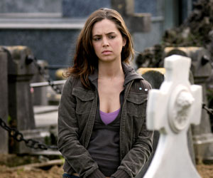 Un jeu maléfique entraîne la mort de ses participants : "Open Grave" (voir ci-dessous)