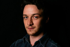 Le comédien écossais James McAvoy ("Wanted"), âgé de 29 ans, pourrait tenir le rôle principal du prochain "The Hobbit" de Guillermo del Toro, devançant ainsi Daniel Radcliffe et Jack Black....