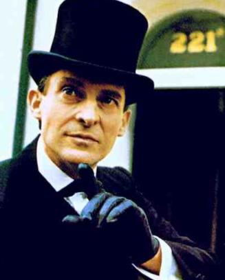 ... pour la boxe ou le combat à l'épée, sont ainsi mises en avant. Rappelons que Holmes est le personnage fictif qui a été le plus interprété au cinéma et à la TV, plus de 75 comédiens en effet....