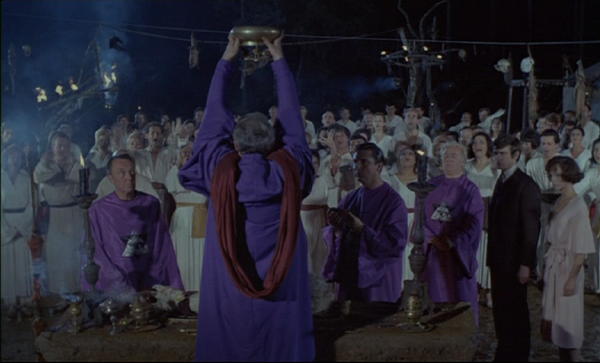 DES VIERGES POUR SATAN