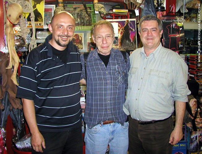 Robert Sheckley (au centre) visite la boutique "Profondo Rosso" de Dario Argento, tenue par le réalisateur Luigi Cozzi (à droite)