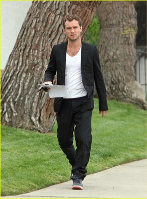 Universal ne serait guère enthousiasmé par la première version de "Repossession Mambo", de Miguel Sapochnik, avec Jude Law (notre photo)(voir c-dessous)