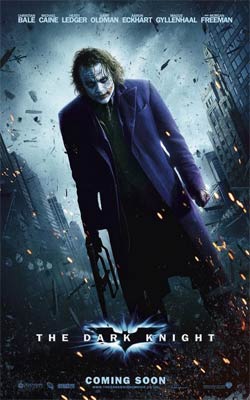 L'excellent site dhorreur "Bloody Disgusting" (principale source d'infos français pour tous les sites fantastiques, y compris le nôtre) n'y va pas par 4 chemins, et qualifie "The Dark Knight" de CHEF-D'OEUVRE ! On a hâte de le vérifier !!