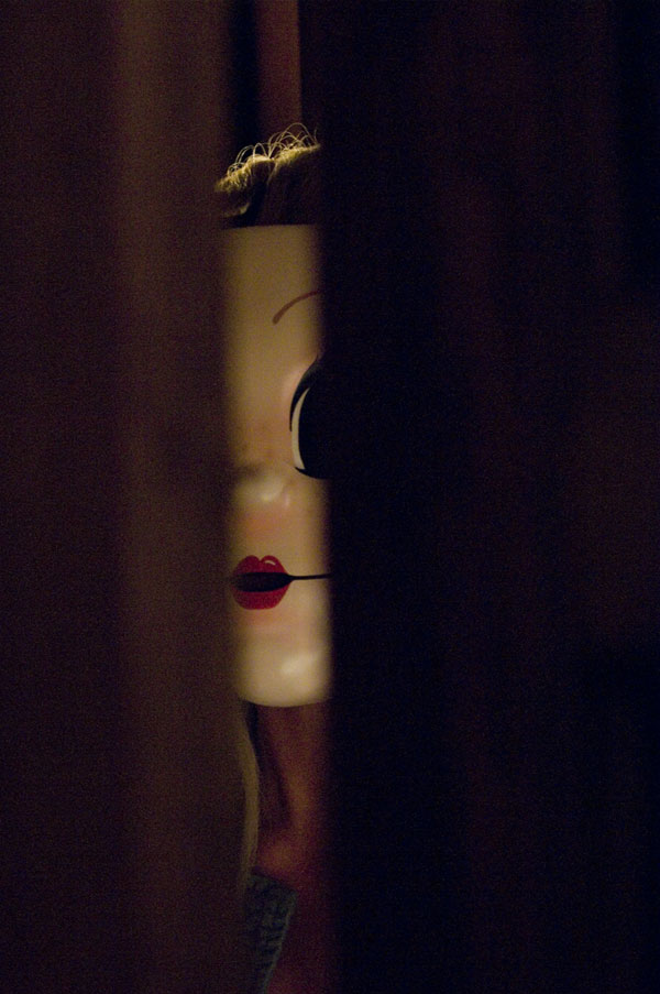 Gros succès de cet été aux USA, le thriller d'horreur "The Strangers" va faire l'objet d'une suite (voir ci-desssous)