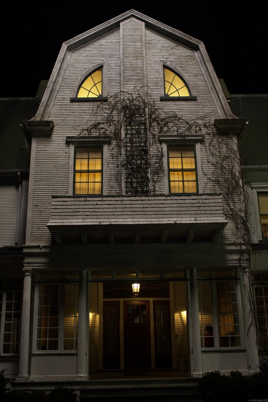 De nouveaux films de la série "Amityville Horror" vont être produits par la MGM, mais cette fois, directement pour le dvd. La première de ces séquelles se focalisera autour de l'univers multimédia et plus particulièrement d'internet.