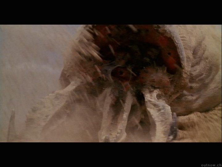 Presque 20 ans après l'apparition du sympathique premier "Tremors", avec Kevin Bacon, Universal poursuit l'exploitation de la franchise avec un 5e film, lequel délaissera l'Ouest américain pour se situer en Australie....