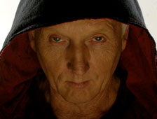 Tobin Bell reviendra dans Saw 6, que dirigera Kevin Greutert, jusqu'à présent chef-monteur des cinq précédents épisodes. Le film sera distribué aux USA le 23 octobre 2009. Patrick Melton et Marcus Dunston (Saw 4 et 5) écrivent le script actuellement...
