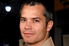 Timothy Olyphant va figurer dans le remake des "Crazies" de Breck Eisner, interprétant le shérif d'une petite ville du Kansas dont les habitants, victimes d'une contagion, deviennent fous-furieux...