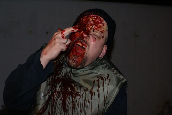 .... revient parmi les siens pour confronter certains problèmes. Le principal étant qu'il se transforme en une féroce bête sauvage, une malédiction dont il semble avoir hérité. Quand il apprend qu'un autre individu, Tim, souffre des mêmes maux.....