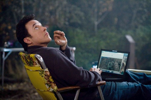 Sortie repoussée de 4 mois aux USA pour "2012" de Roland Emmerich : le film sera ainsi distribué le 13 novembre au lieu du 10 juillet, le délai supplémentaire étant utilisé pour peaufiner les SFX.