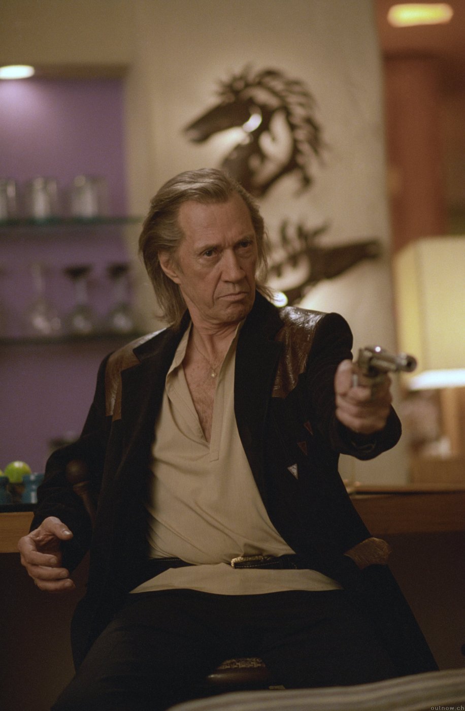 HOMMAGE : L’ADIEU AUX ARMES DE DAVID CARRADINE (suite ci-dessous)