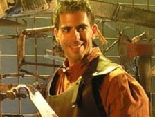 Eli Roth, l'auteur de la série des "Hostel", est également acteur à ses heures ("2001 Maniacs"). A ce titre, il vient de tourner sous la direction d'Alexande Aja dans le remake 3D de "Piranha", où il interprète l'hôte d'un concours de T-shirts mouillés !