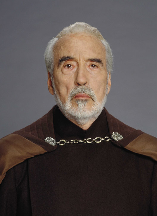 Notre ami Christopher Lee (87 ans) a été anobli par la Reine d'Angleterre.... Désormais, il est devenu... "Sir" Christopher Lee ! Toutes nos félicitations !