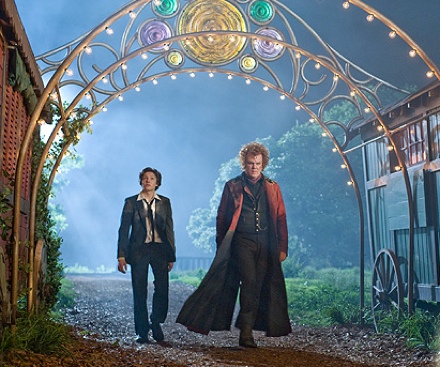 "Cirque de Freak" de Paul Weitz a été rebaptisé aux USA "The Vampîre's Assistant". Sa sortie a été avancée de surcroit au 23 octobre prochain au lieu du 16 janvier 2010