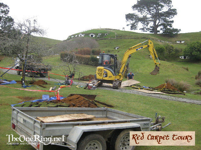 Quelques années après "Le Seigneur des Anneaux", le village de Hobbiton, foyer de Bilbo Baggins, est reconstruit en Nouvelle-Zélande pour "The Hobbit" de Guillermo del Torro !