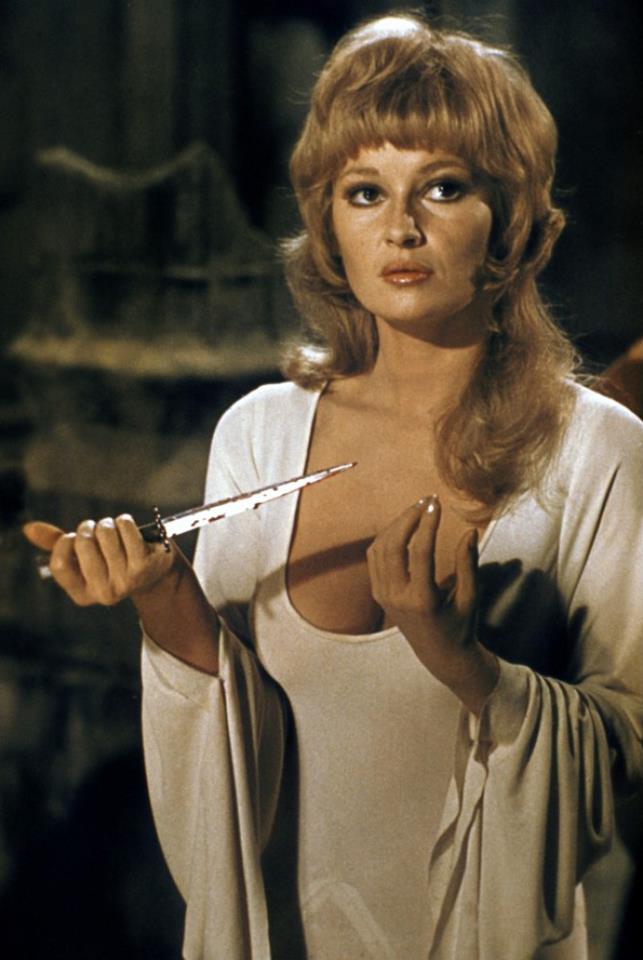 Stephanie Beacham dans “Dracula AD 1972”