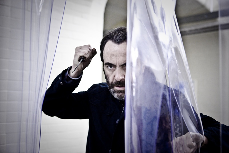 Dans l’Irlandais Outcast de Colm McCarthy, inspiré du folklore local, une femme et son fils sont traqués par un individu dangereux et terrifiant utilisant la magie noire…