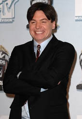 S'il a donné de la voix avec Shrek, Mike Myers pourrait recommencer avec la version live de Marvien le martien, produite par Warner Bros pour une sortie annoncée au mois de décembre 2011. Alex Zamm occupera le poste de réalisateur.