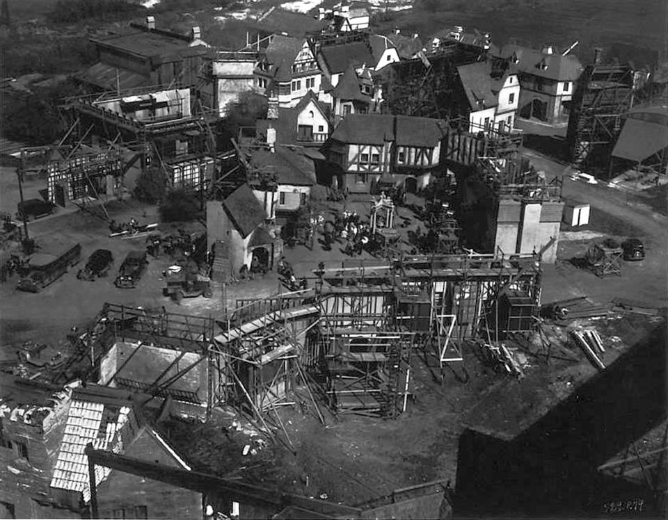 Le village de "La Fiancée de Frankenstein" aux studios Universal.
