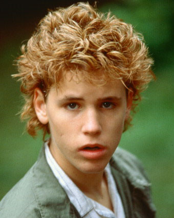 Le comédien Corey Haim, que l'on avait pu apprécier dans "Génération perdue" de Joel Schumacher, est décédé le 1O mars à l'âge de 38 ans, victime d'une surdose de médicaments (suite ci-dessous)