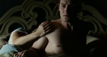 .... de Mojave, quittent l'autoroute et s'arrêtent au Roy's Motel and Cafe, un étrange endroit, fréquenté par une variété troublante de voyageurs, obligeant le couple à découvrir l'hideux secret des lieux et l'horrifiante réalisé de leur situation présent