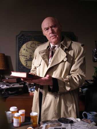 .... où Martin Blaine, un artiste hollywoodien gagnant sa vie en créant des monstres, doit confronter son propre démon intérieur avant que celui-ci ne détruise tous ceux qui entrent en contact avec notre homme (suite ci-dessous)