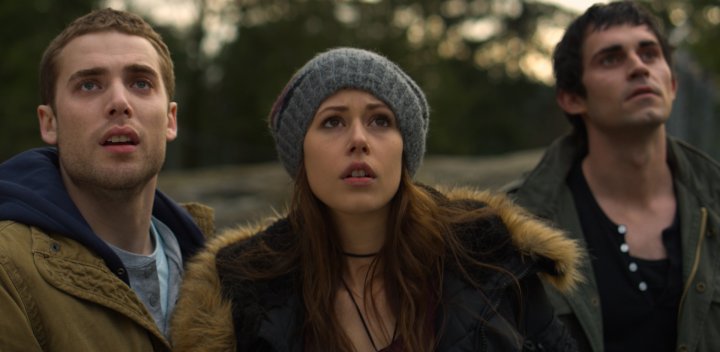 .... trois jeunes drogués qui, en cure de désintoxication, commencent à expérimenter d'étranges et inexplicables phénomènes qui changeront leur vie à jamais.