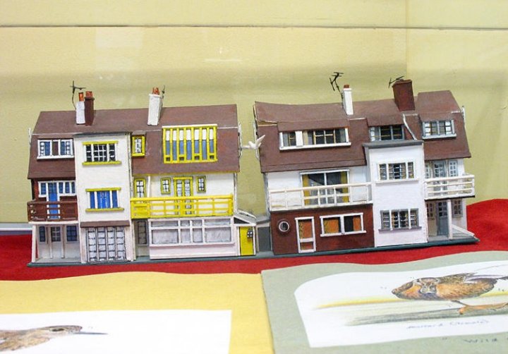 Superbes maquettes de maisons entièrement réalisées par Peter Cushing (exposées au Musée de Whitstable)
