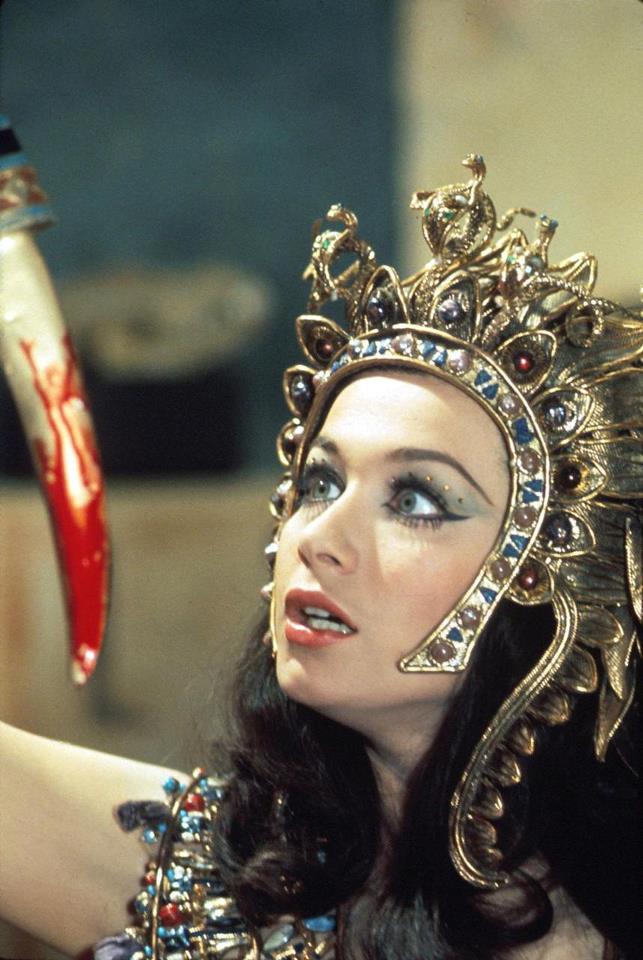Blood from the Mummy's Tomb (1971) de Seth Holt et Michael Carreras  avec Valerie Leon