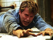 Dans le 7e "Saw", signé Kevin Greutert, nous retrouverons Cary Elwes dans le rôle du Dr. Lawrence Gordon, personnage qu'il avait incarné dans le premier épisode de la série (suite ci-dessous).