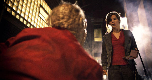 Face à l'homme-moustique de "Sucker", de Michael Manasseri, où un homme enlevé par un savant maléfique effectuant des tests sur un vaccin controversé contre un virus mortel se répandant à travers la planète, devient cette chose innommable.....