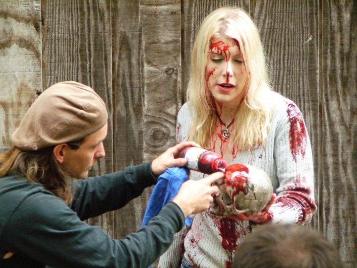 "ThanXgiving" est un reboot du film éponyme de 2006 de Bobby Ray Akers Jr. (voir ci-dessous)