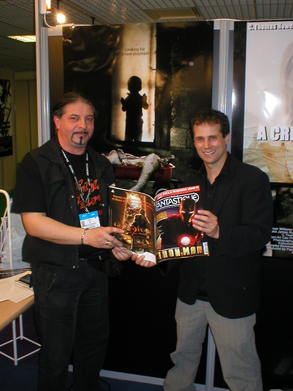 Le réalisateur de "Babysitter Wanted", Michael Manasseri, au Festival de Cannes, en compagnie de notre correspondant italien Roberti D'Onofrio (à gauche) au Festival de Cannes 2008.