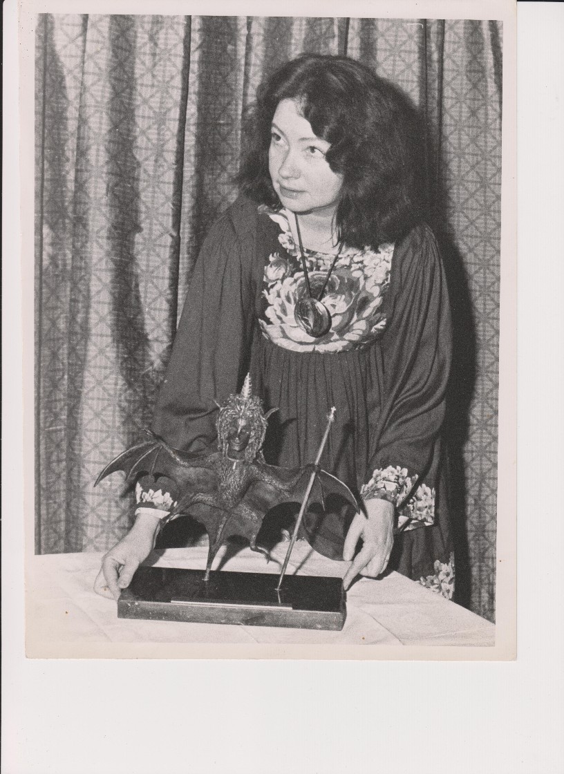 ISABELLE DROUIN, auteur de la Licorne d'Or, Grand Prix du Festival (chaque année, une statuette en bronze différente)(voir ci-dessous)