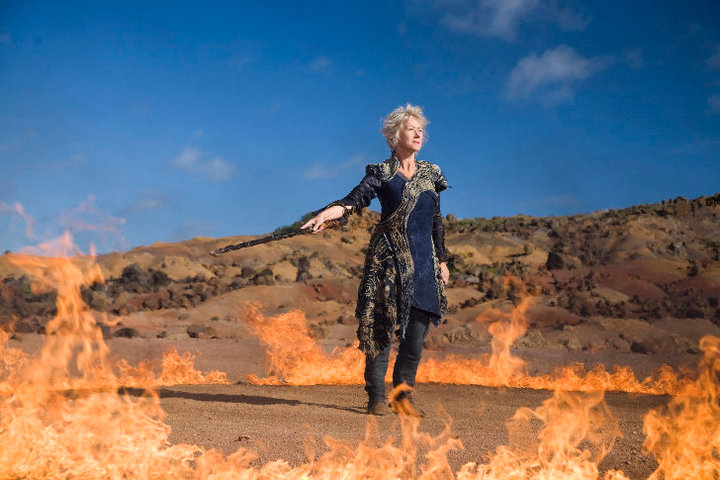 Adapté de l'oeuvre de Shakespeare, "The Tempest" de Julie Taymor, produit par Disney, met en scène la sorcière Prospera (Helen Mirren), qui vit sur une île en compagnie de sa fille, Miranda, et fait subir à des naufragés diverses épreuves...