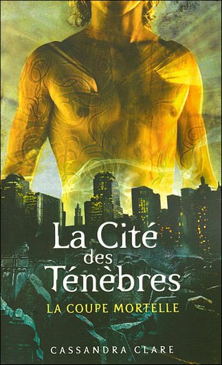 Publiée en France chez Pocket Jeunesse, "La Cité des ténèbres" ("Mortal Instruments") de Cassandra Clare, sera portée à l'écran (voir ci-dessous)