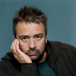 Luc Besson en ayant terminé avec la saga "Arthur et les minimoys", a annoncé que son prochain film serait un "Cinquième Élément puissance 10" (voir ci-dessous).