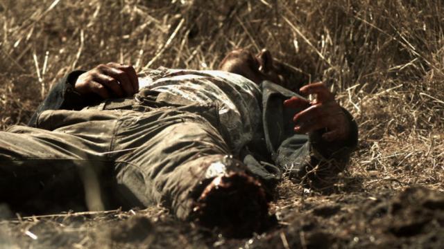 Premier long-métrage de l'Italien Cosimo Alema, "At the End of the Day" est un thriller d'action inspiré sur des événements réels (voir ci-dessous)