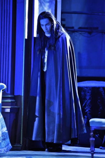 Un nouveau DRACULA à Broadway (voir ci-dessous)