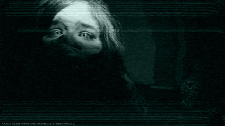 .... pour se rendre dans leur ancienne ferme de Sitges, où Christian et Julie enquêtent sur la légende de la jeune fille dans les bois de Garraf. Chacun des deux enregistrait toute la journée ce qu'ils faisaient....